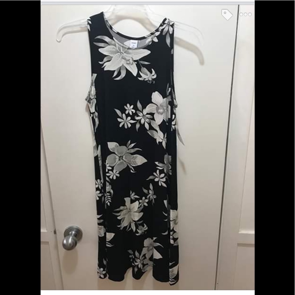 Women’s knit swing dress! Black with floral print